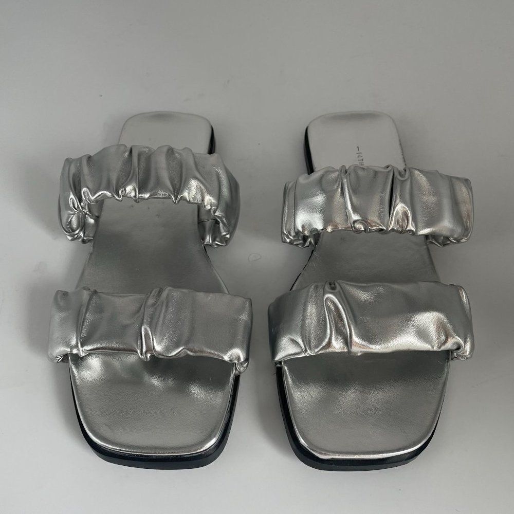 Silver Metallic Puffy Padded Sandal Shoe Square Toe Sz 5 Summer Vacation Casual - Picture 4 of 7